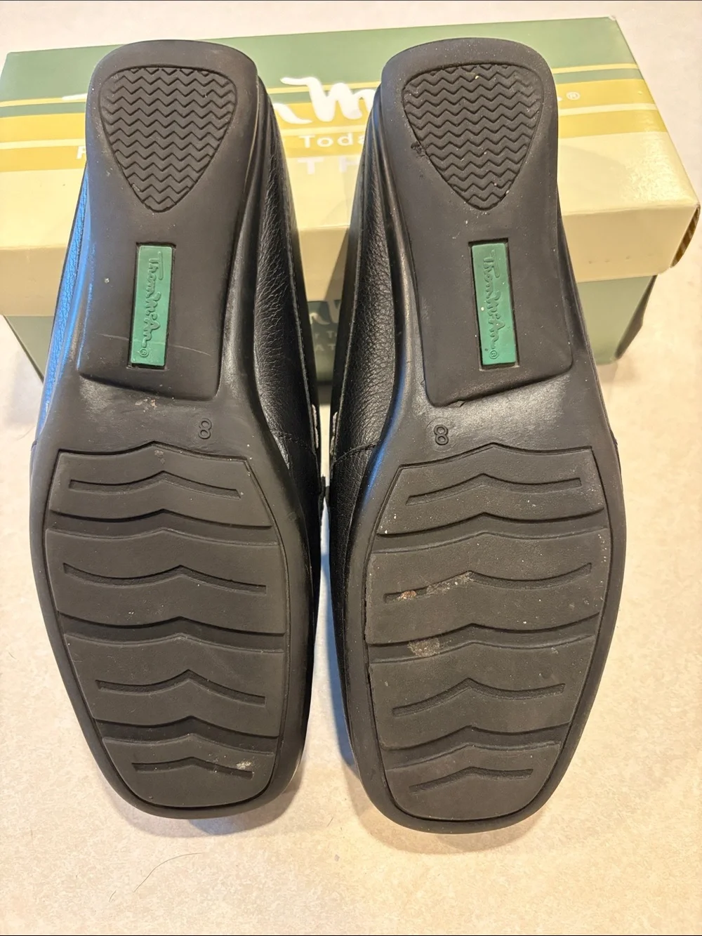 Thom McAn Black Pebbled Leather Slip-On Loafers shoes women’s size 8